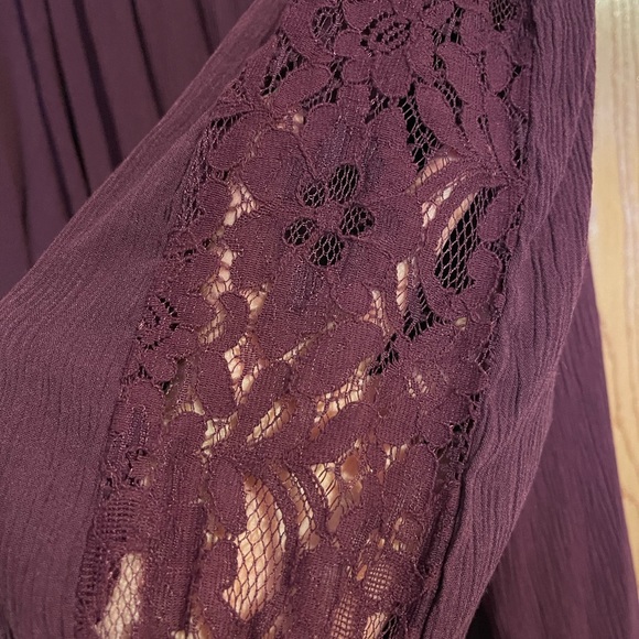 Tunic top with detailed sleeves with lace - Picture 5 of 8